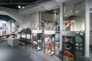 アディダス　体験型店舗